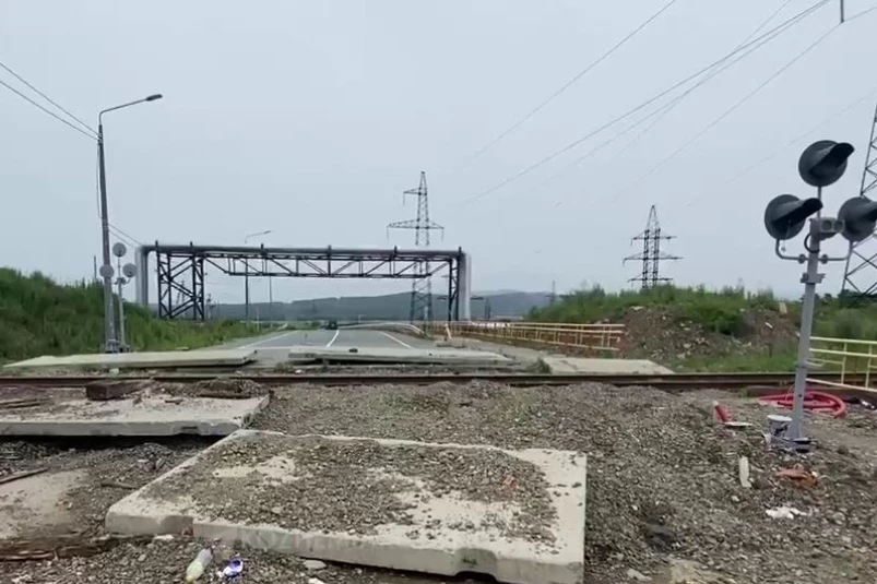 “Все бездельники”: губернатор жестко раскритиковал строительство дороги в Большом Камне