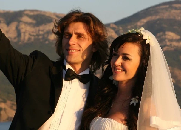 Журналисты узнали, куда пропал муж тяжелобольной Анастасии Заворотнюк