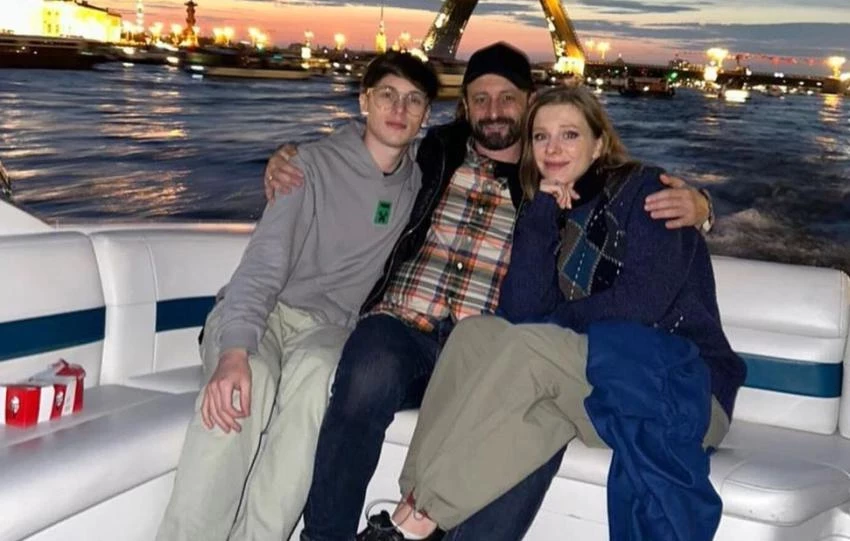 Елизавета Арзамасова поделилась снимком отдыха с Авербухом и его сыном