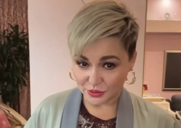 Катя Лель вышла в свет с подросшей красавицей-дочкой