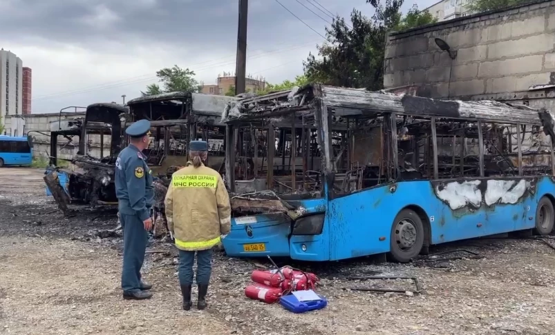 Ущерб нехилый: что сейчас творится на месте сгоревших автобусов во Владивостоке