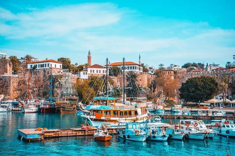 Жители 22 российских регионов летом могут слетать в Турцию