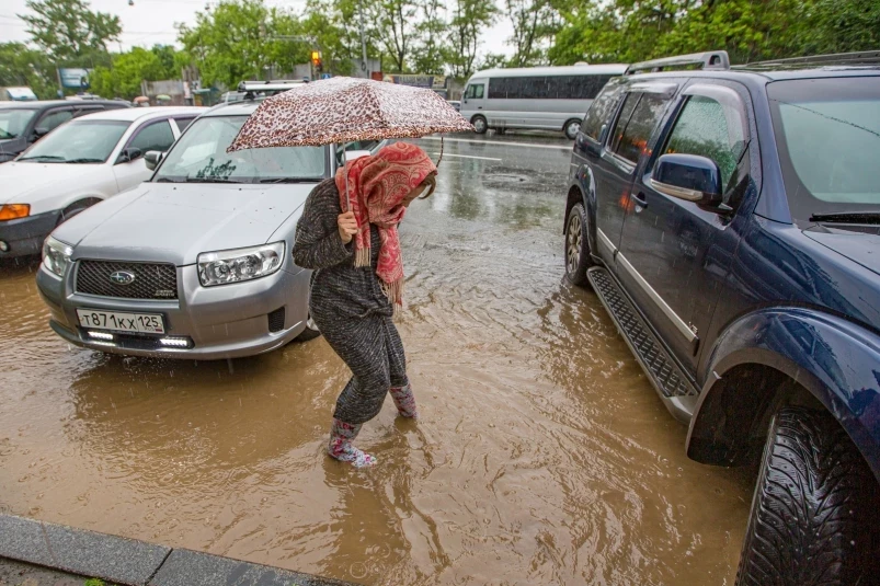 Синоптики уточнили время главного удара стихии по Владивостоку