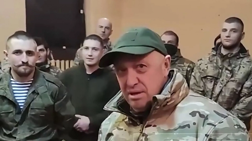 «Солдаты, Росгвардия и милиция радостные руками машут»: Пригожин сообщил, как Ростов встретил «вагнеровцев»