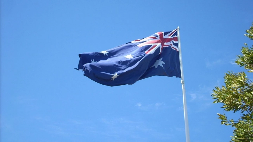 Жители Австралии вышли на митинг в Сиднее в поддержку посольства России