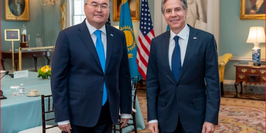 Показательная многовекторность Казахстана накануне ШОС — спрашивают разрешения у США на торговлю с Россией и встреча Токаева с Папой Римским