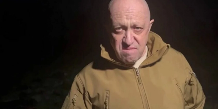 Что известно по перевороту Пригожина на данный момент? Он окружил штаб армии и требует выдать Шойгу и Герасимова