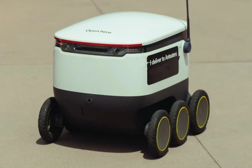 Робот-трансформер М4 умеет ползать, ходить и летать