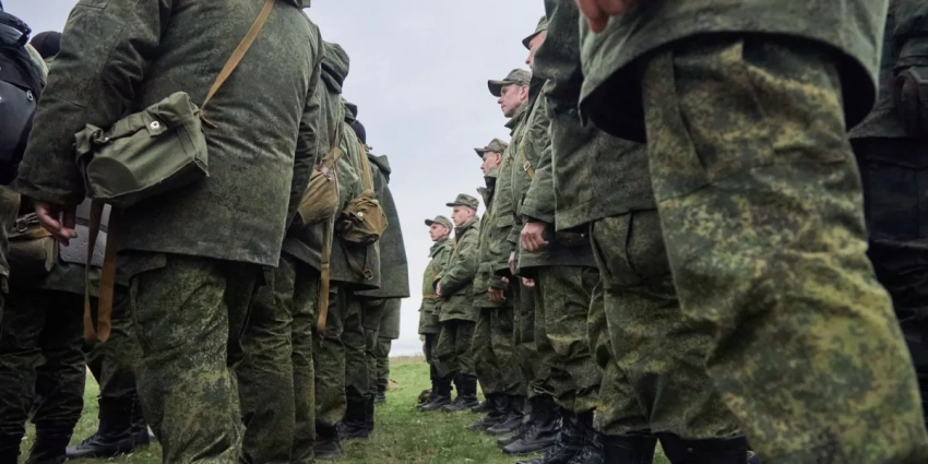 Россияне беспокоятся, будет ли вторая волна мобилизации в России в начале июня 2023 года. Беспокойство российских граждан подогревают ежедневные новости 19.06.23