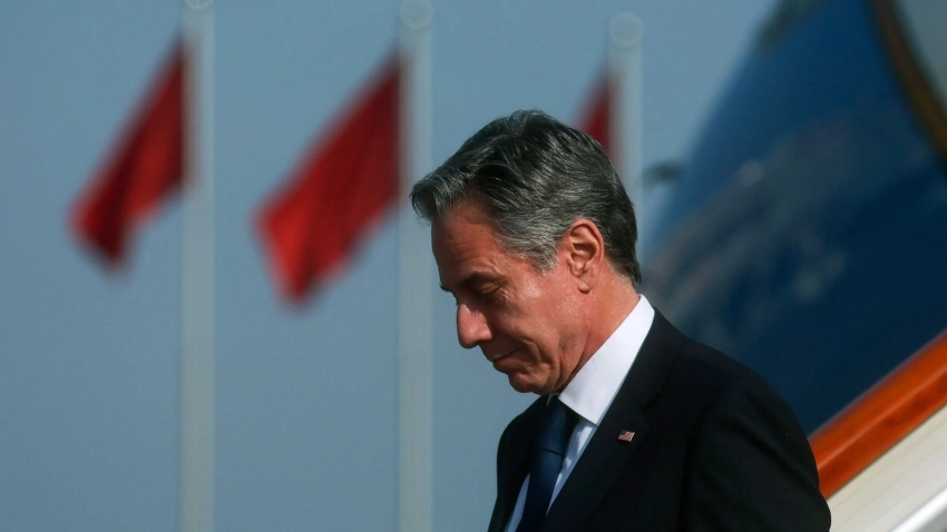 Bloomberg: Блинкен столкнулся в аэропорту Пекина с опасным для США знамением