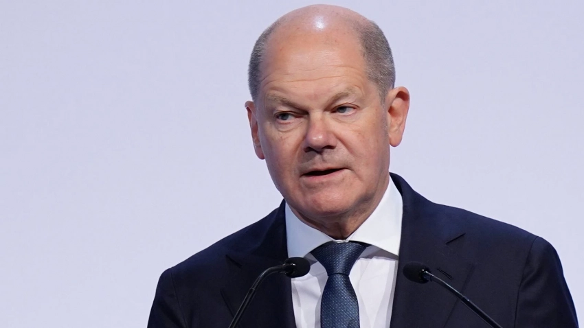 Шольц напомнил, что Украина не может вступить в НАТО до окончания кризиса