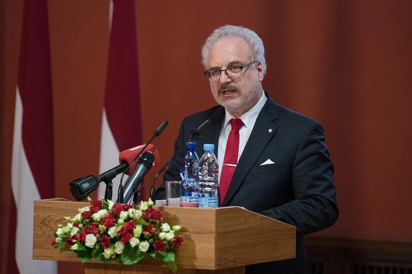 Президент Латвии заявил, что сегодня опустил антироссийский железный занавес в Зилупе