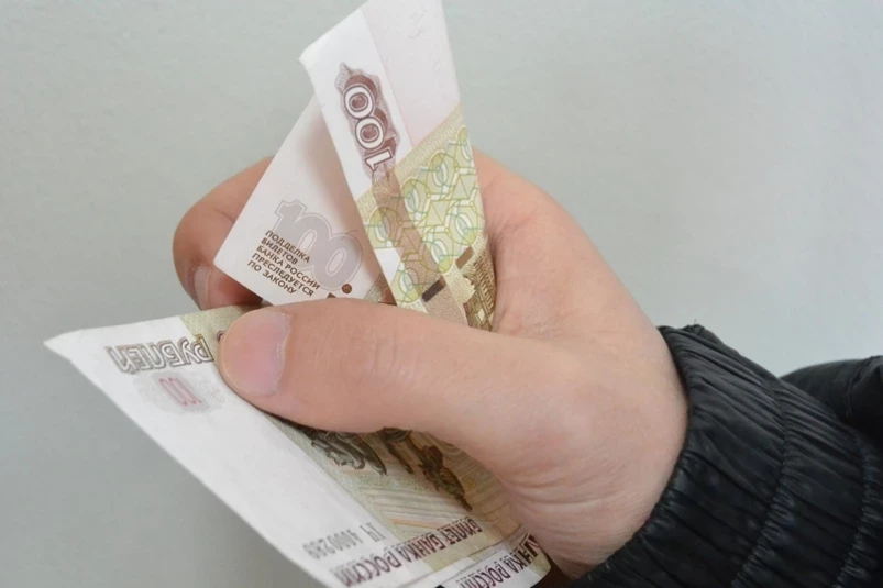 “Можно выбросить”: часть купюр перестали принимать в магазинах