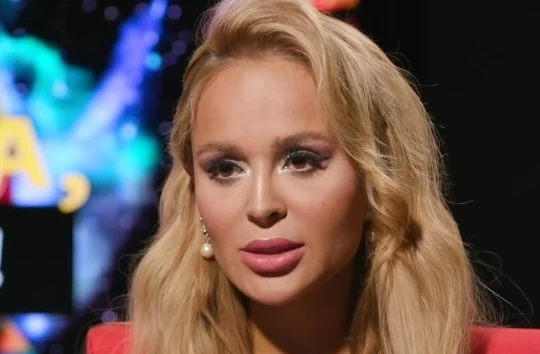 Певицу Анну Калашникову предостерегают от романа с футболистом Иваном Новосельцевым