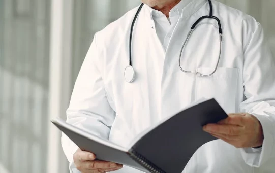 Названы опасные причины неприятного онемения рук