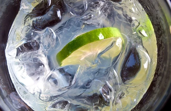 Невролог Данилов предостерег от коктейлей со льдом в жаркую погоду