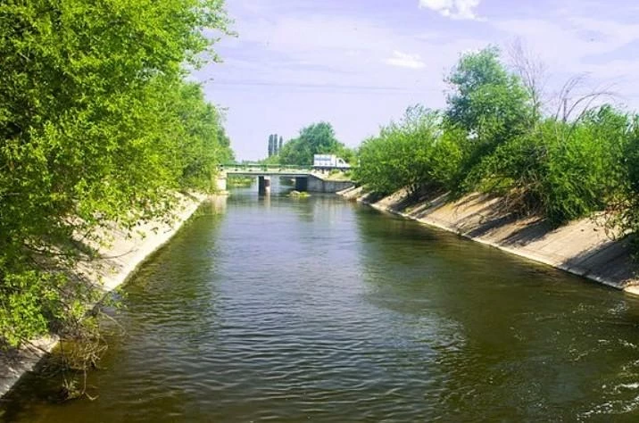 В Балаково Саратовской области из оросительного канала извлекли труп мужчины