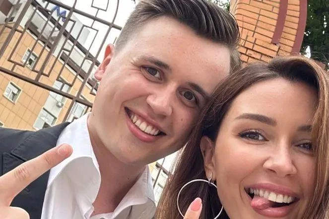 Бывший муж Анастасии Заворотнюк пришел поздравить сына с окончанием МГИМО