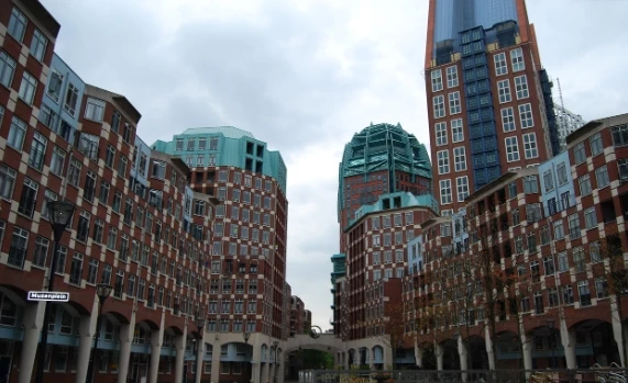 В парламенте Нидерландов призвали не нападать на посольства России и Беларуси