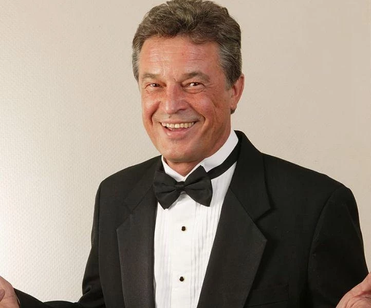 Россияне в Сети возмущаются желанием Калныньша получать пенсию в России