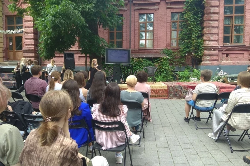 Культура чтения, творческие мастер-классы и нуар: во Владивостоке стартовал “Книжный пикник”