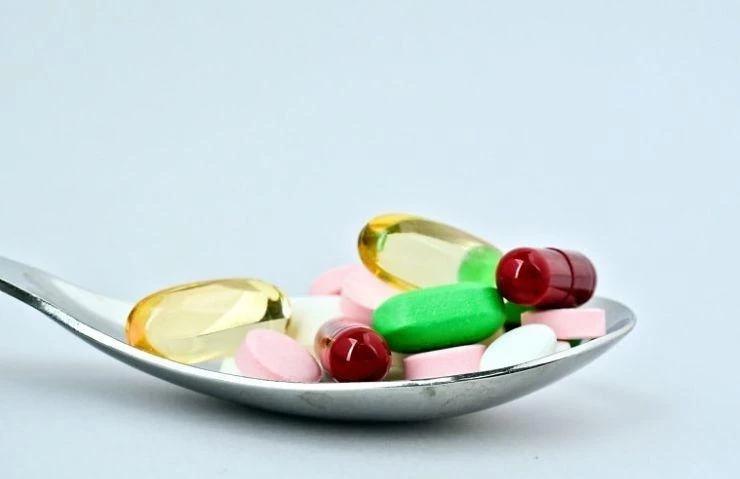 Невролог Демьяновская предостерегла россиян от передозировки витаминов А, D, С и В