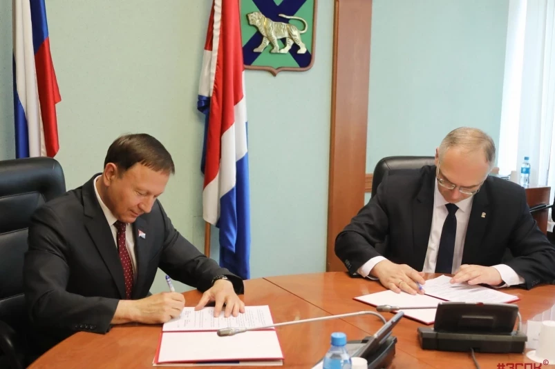 Народный Совет ДНР подписал соглашение с Законодательным собранием Приморья