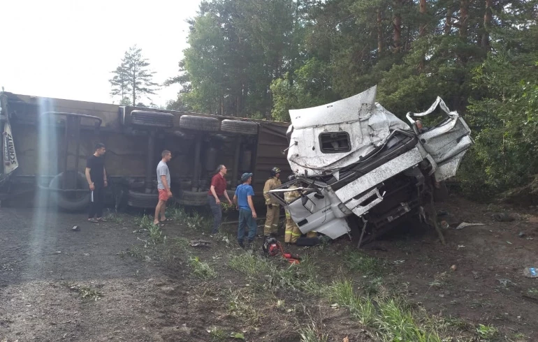 На трассе М-5 в Челябинской области погиб водитель фуры