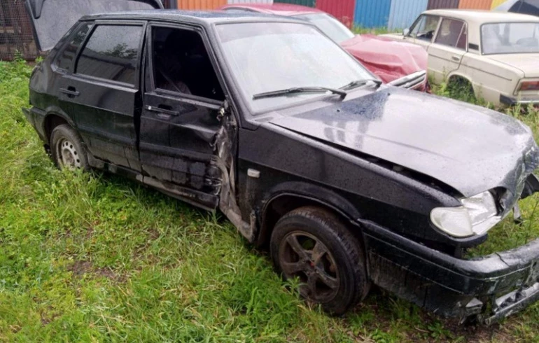 Пьяный южноуралец угнал машину вместе со спящим хозяином