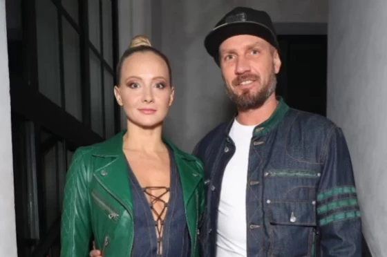 Изможденная Оксана Домнина тяжело перенесла болезнь Романа Костомарова