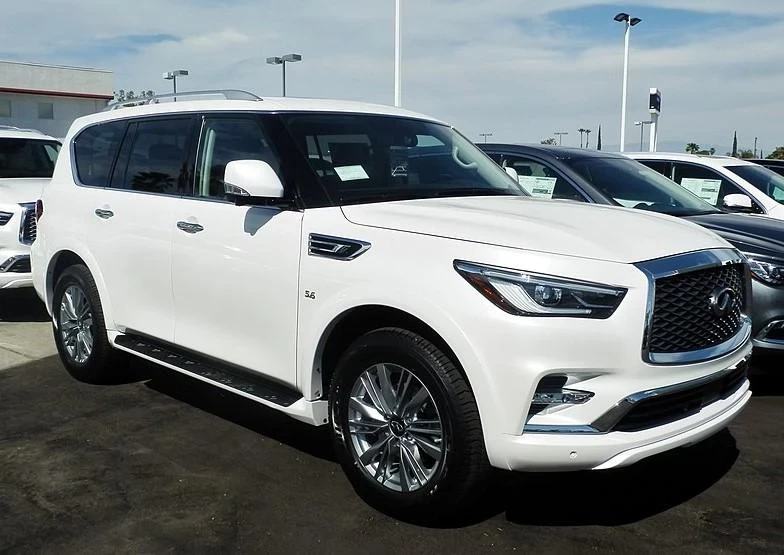 В России появились в продаже автомобили Infiniti QX80 по цене 9,9 млн рублей