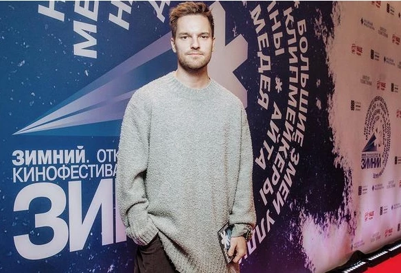 Стало известно, кто сыграет Серкана Болата в адаптации «Постучись в мою дверь»