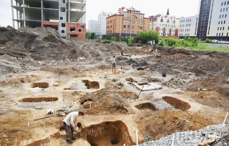 В Челябинске на месте строительства элитного ЖК нашли тысячи артефактов XIX века