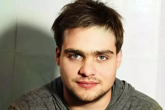 Попавший в больницу после падения с высоты сын Ефремова отказывается принимать лекарства