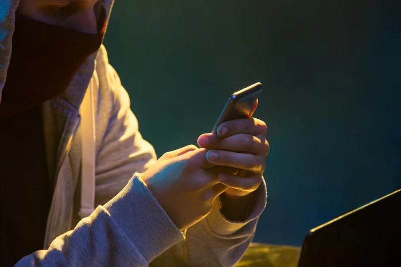 Сбер предупреждает о мошенниках, предлагающих проверить “сотрудника” на поддельном сайте