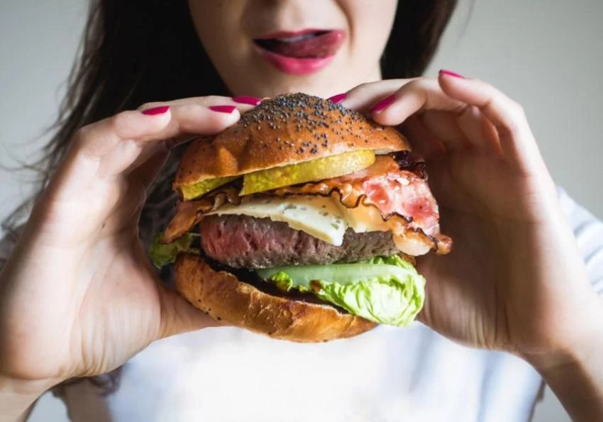 CGM Clinic: 85% жителей Москвы заедают стресс