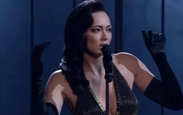 Настасья Самбурская шокировала поклонников зеленым лицом и головой без волос