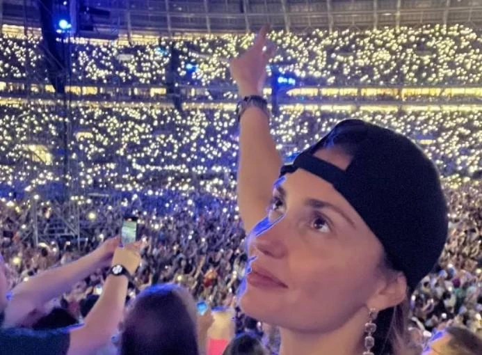 Агата Муцениеце с семьей повеселилась на концерте группы «Руки вверх!»