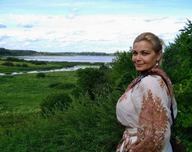 Похудевшая Ирина Пегова решила стать шатенкой с короткой стрижкой