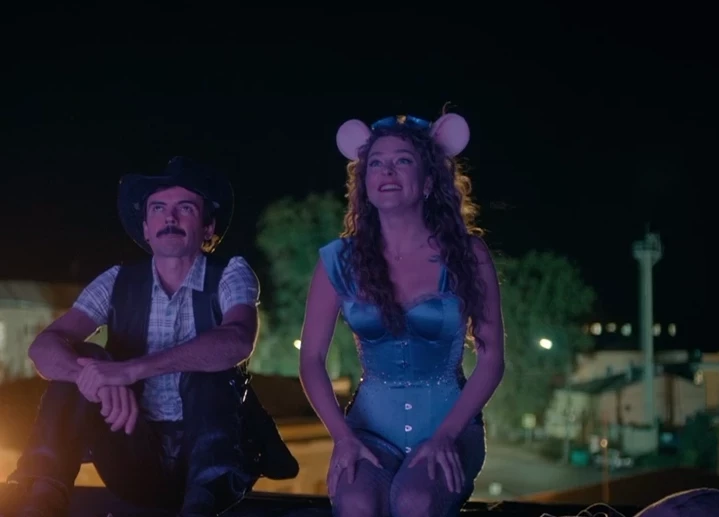 Состоялась премьера трейлера комедии «Тополиный пух» с Лапенко и Тарасовой