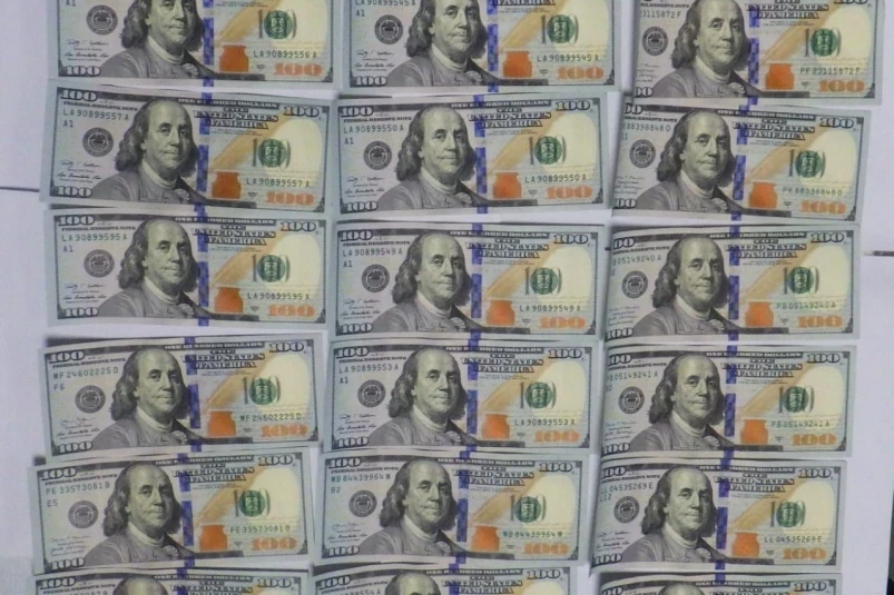 В Приморье задержали россиянина с крупной суммой незадекларированных “баксов”