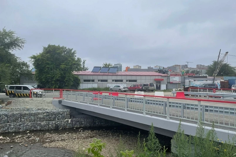 Возвели, но еще не открыли: во Владивостоке завершили строительство моста через Вторую речку