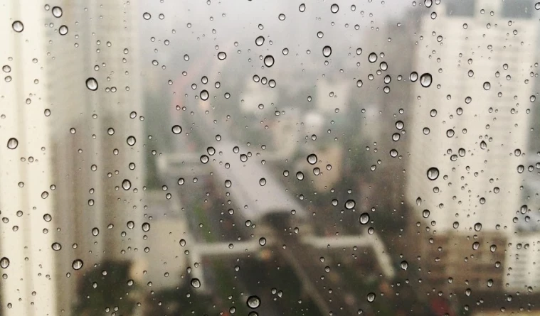 Подтопленные улицы Москвы попали на видео