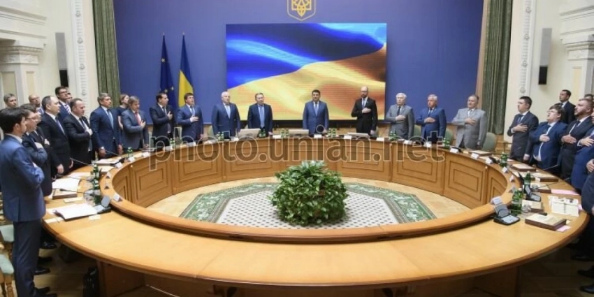 Украинский «ыксперт» на полном серьёзе рассуждает как получить репарации с России за Донбасс