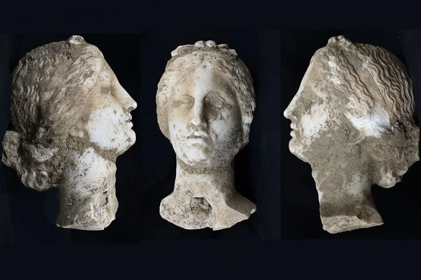 Строители обнаружили в Риме неповрежденную мраморную голову