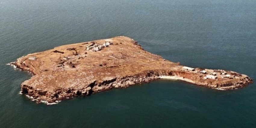 Русские укрепляют свои позиции на острове Змеином