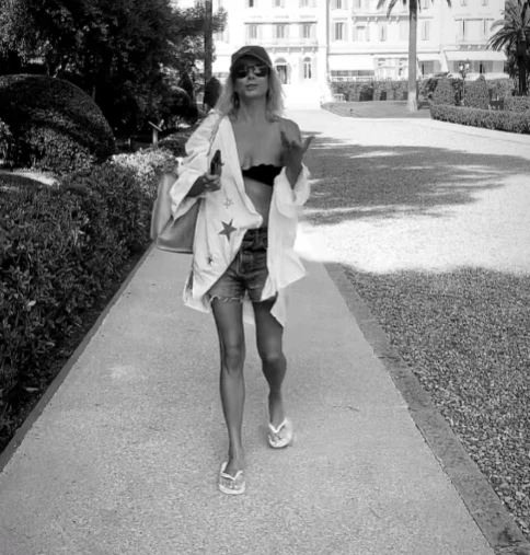 50-летняя Юлия Высоцкая снялась в откровенном образе