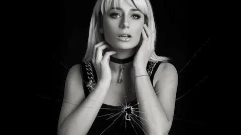 Наталья Гордиенко представит клип на песню «На синих озёрах»