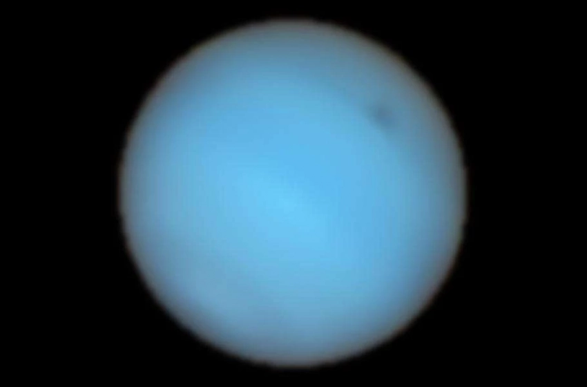 Земные телескопы впервые наблюдают загадочное темное пятно на Нептуне