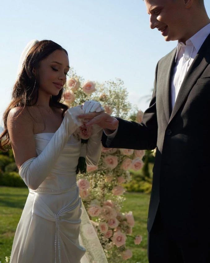 Белорусский стендап-комик Комиссаренко женился в Турции на бывшей вебкам-модели Фурмановой